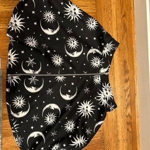 Skirt - Hot Topic - Moon and Stars - Barely Worn - Black and White - good price